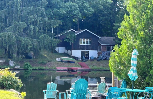Waterfront cottage on quiet lake with private beach