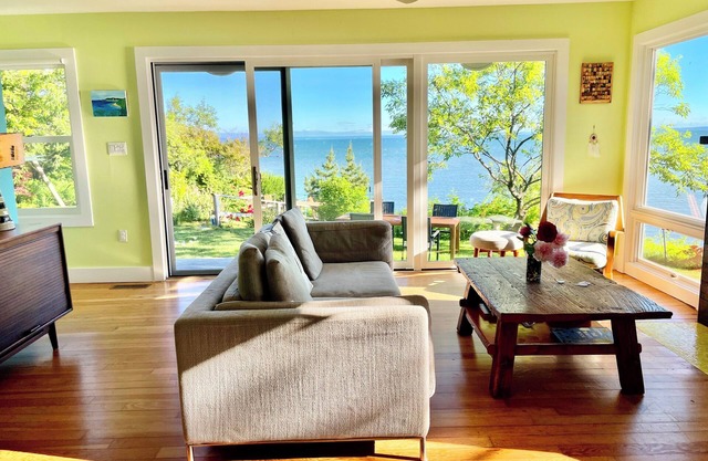 Waterfront Cottage With Spectacular Views And Private Beach