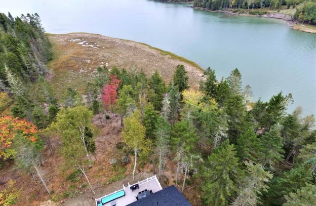 Waterfront Family & Pet Friendly Home w/Hot Tub & Game Room! [Sandpiper Shores]