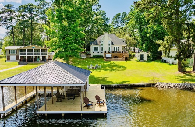 💥Waterfront💥Luxury HotTub🥇 Kayaks & Paddleboards 💥Pet Friendly, Game Room!