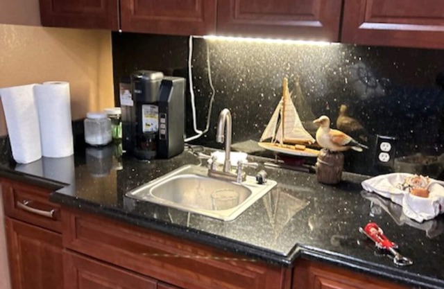 Waterfront Property On Cedar Creek Lake. With Guest House, dog friendly