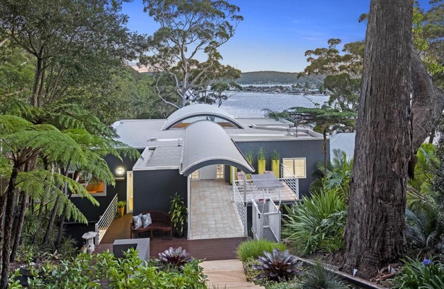 Waterfront Retreat at Daleys Point