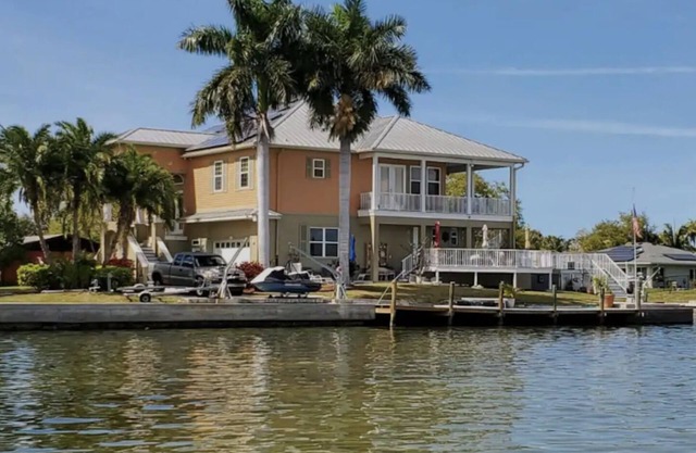 Waterfront Studio apartment to relax/work on Snead Island, near Bradenton, Fl
