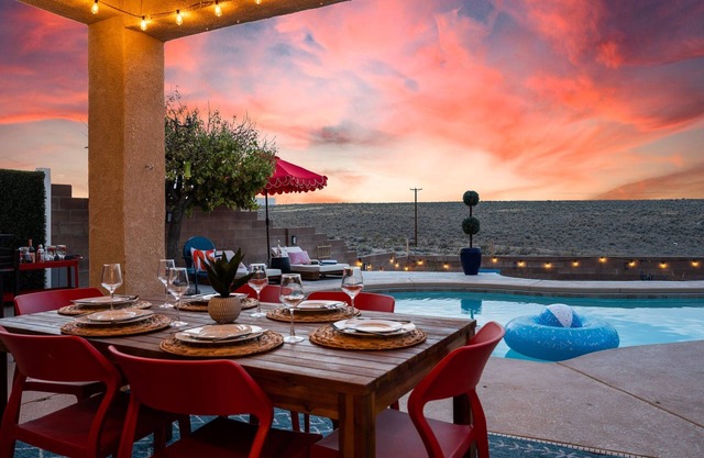 Watermelon Sunsets - Sleeps 10, Heated Pool & Spa