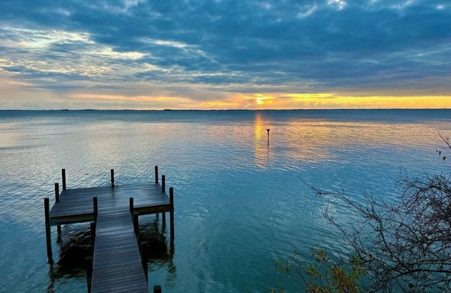 Waterview Cottage on the Currituck Sound with Private Dock & Kayaks