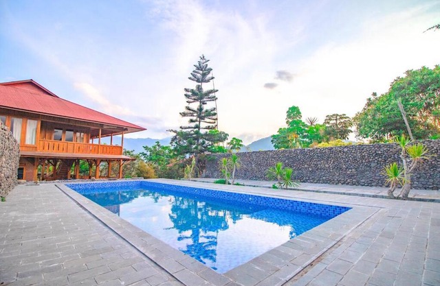 Watu Emas 1 with Shared Pool and Balcony
