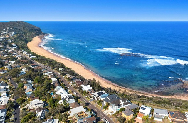 WAVE WATCHER - New Listing, Beach Front, Pool