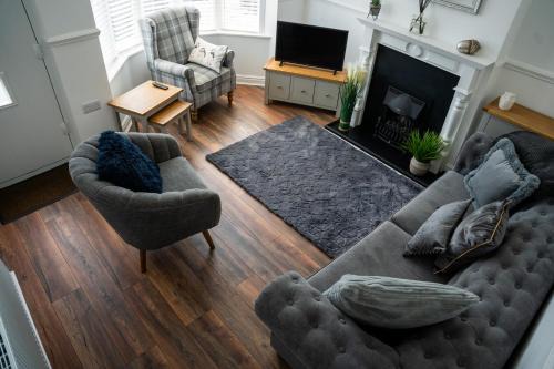 Wavecrest, Hot Tub, Garden Retreat, Sleeps 8