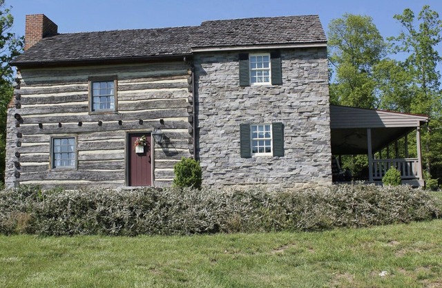 Weaverton-Unique Log Home in Shenandoah Valley