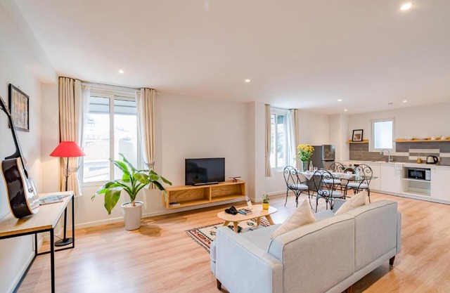 WECOZY HANOI - Railway Side, The Old Quarter