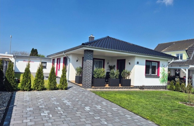 Welcome to the "Rosenhaus🌹" directly by the forest, Baltic Sea and Bodden coast, barrier-free