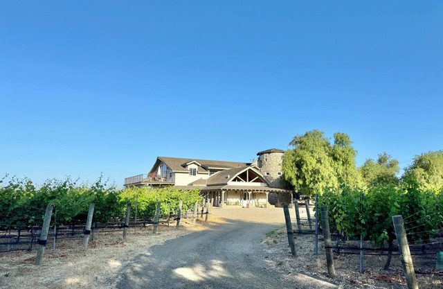 Welcome to a Unique Getaway – THE COTTAGE @ The Big Pond Ranch & Vineyards