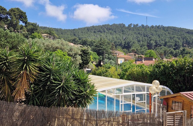Welcome to Ceyreste, in an idyllic, peaceful setting surrounded by olive trees,