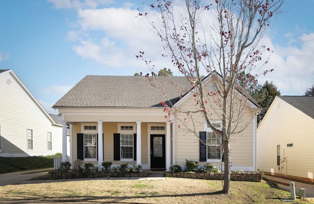 Welcome to Healing House, a charming 3-bedroom house with WiFi, AC, free parking