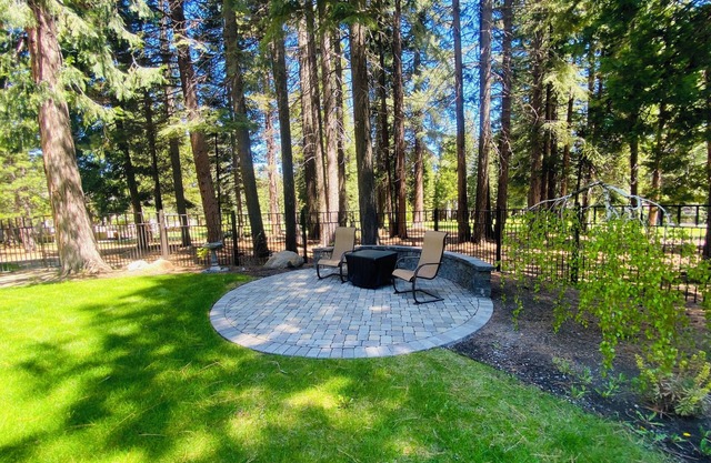Welcome to Maidu Manor at Lake Almanor West, with a Golf Course View!