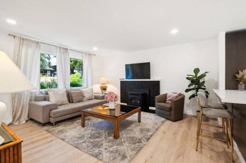 Welcome to Modern Bright Home!