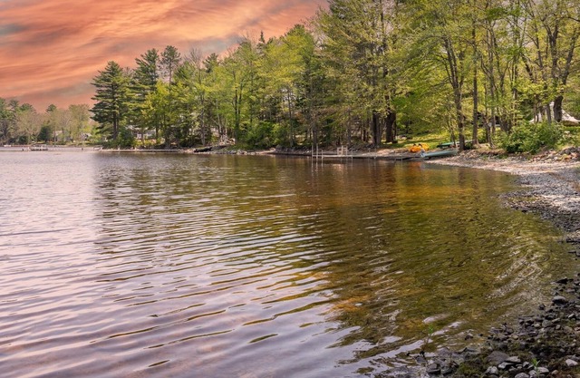Welcome to Park Place! Renovated lakeside cottage, short drive to Acadia!