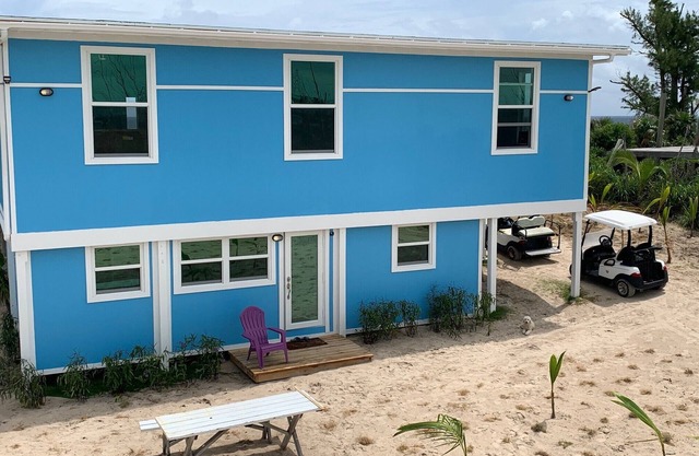 Welcome to the Sandbox! Neat and Cozy one bedroom centrally located oceanside!