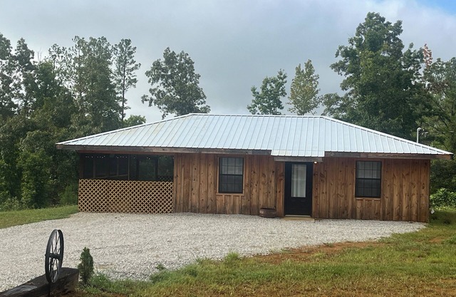 Welcome to The Outskirts! Comfy Cabin Studio perfect for that weekend getaway.