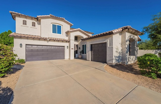 Welcome to your home away from home in beautiful Cave Creek!