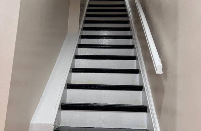 Welcoming 2 Luxurious bedrooms entire home exclude basement