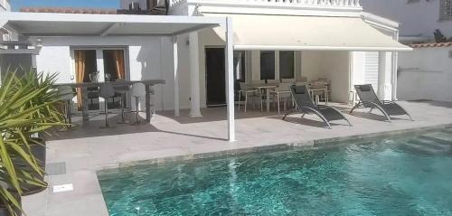 Welcoming villa in Empuriabrava with private pool
