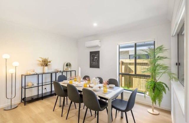 Well-decorated 4BR Family home steps to mall