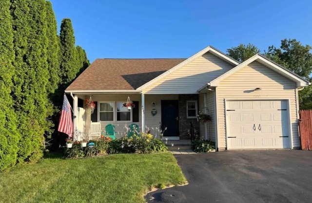 Well-equipped, renovated 3 Bedroom with Game Room