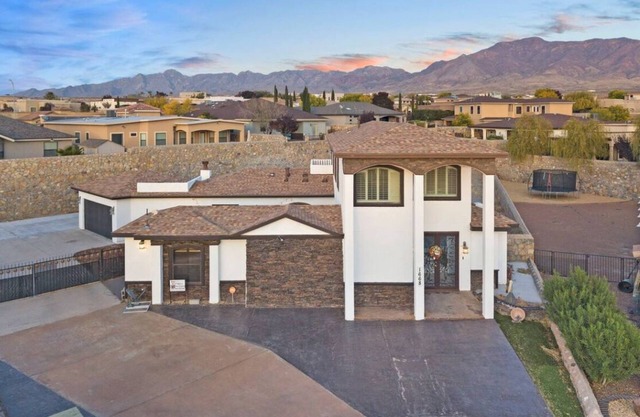 WEST EP KING 1BDRM -1BATH 5 STAR LOCATION ! REF AC WIFI Mountain View trails