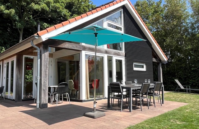 Westerduyn 1 very comfortable contemporary villa in prime location