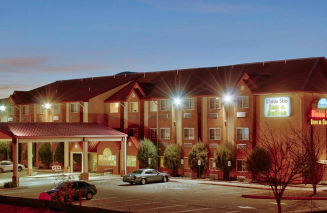 Western Skies Inn And Suites