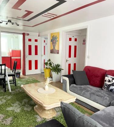 Westfield Gardens - 3 Bedroom Apartment