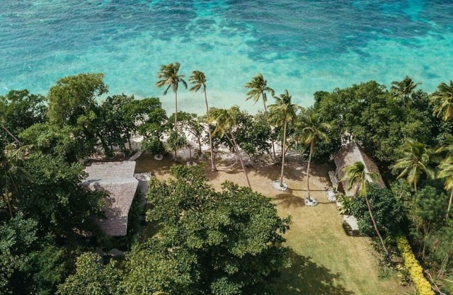 Whispering Palms Beach House - Absolute Beachfront