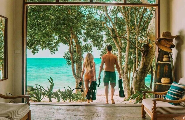Whispering Palms Boat House - Absolute Beachfront