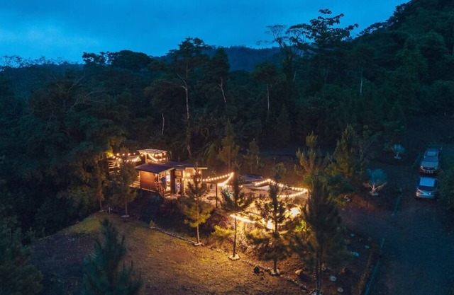 Whispering Pine Cabin with Arenal Volcano view
