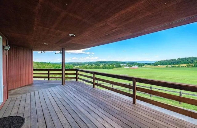 Whistling Ridge Farm- 5 bedroom 3 bath home