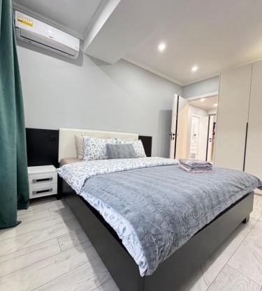 White Full Apartment Near AirPort