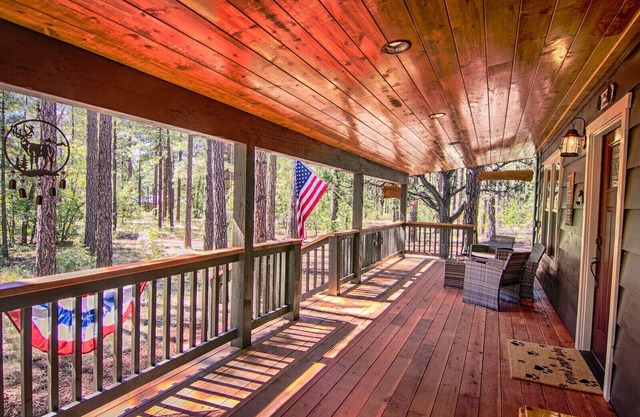White Mountain Retreat w/Hot Tub!