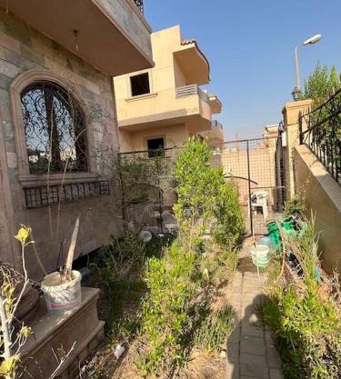 Whole floor in Villa with access to garden and BBQ