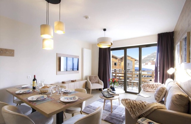 Wifi, 50m from ski slopes, fitness, sauna, hammam, balcony, tv, ski locker, 58m², Alpe d'Huez