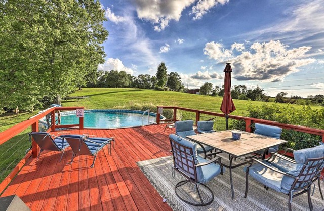 Williamstown Gem with Private Pool and Hot Tub!
