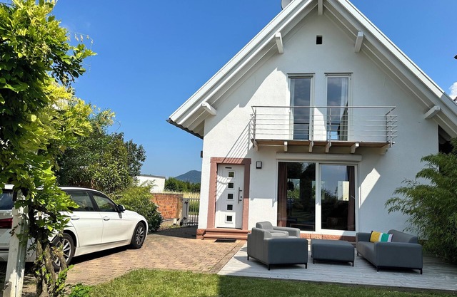 Wine and forest, cozy vacation home with outdoor sauna and a big garden