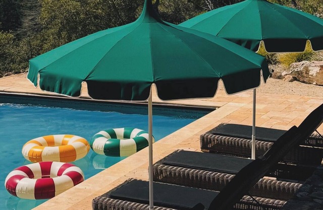 Wine country Estate, Heated Pool, private vineyard and Olive Farm