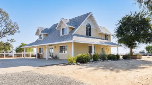 Wine Country Retreat Gorgeous Views Minutes to Wineries