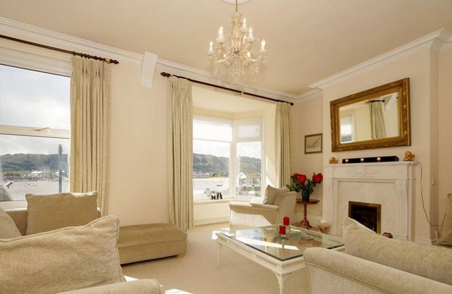 Wise Folly - Three Bedroom House, Sleeps 6