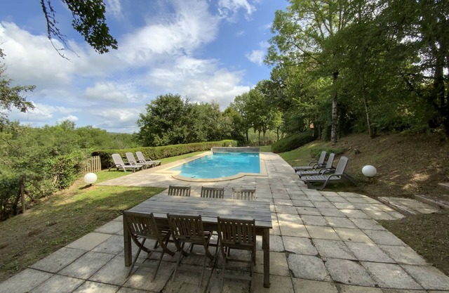 With Heated Pool and Views, 15 km South of Sarlat
