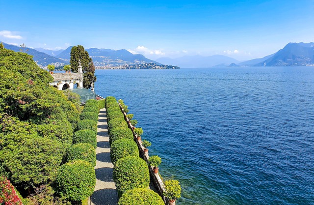 Within walking distance of the lake