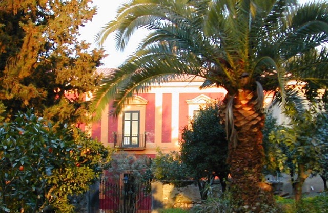 woman Giustina independent suite 2-4 people, near Naples Caserta Pompeii