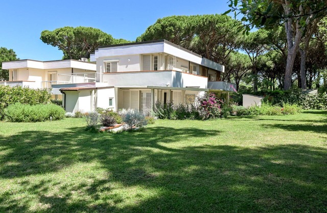 Wonderful private villa for 10 people with WIFI, A/C, TV, patio and pets allowed