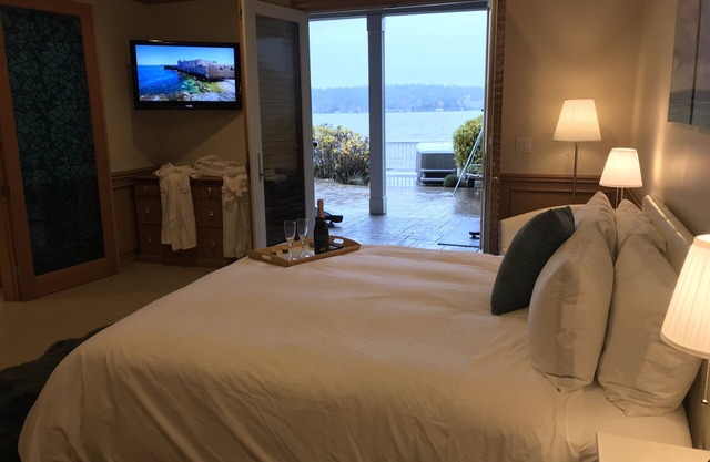 Wonderful 3-bd on lake. Perfect for business/couples/families + Peloton Bike